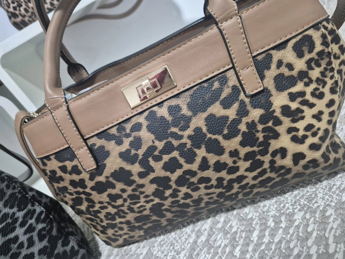 Handtas met Luipaardprint en Schouderriem.