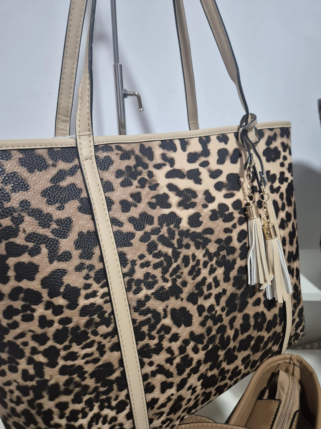 Ruime Shopper Met Luipaardprint.
